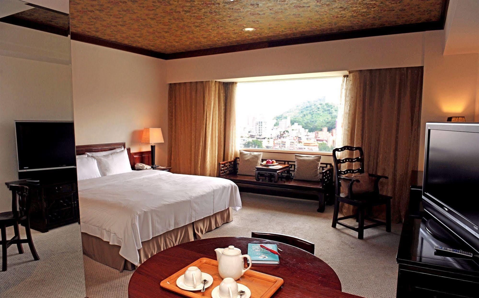 Beautiful Hotel Taipei Xindian Exterior photo